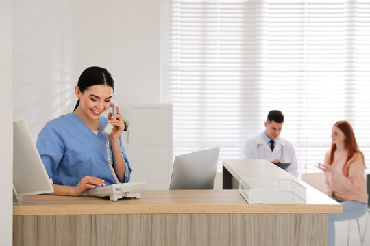 hospital receptionist roles and responsibilities