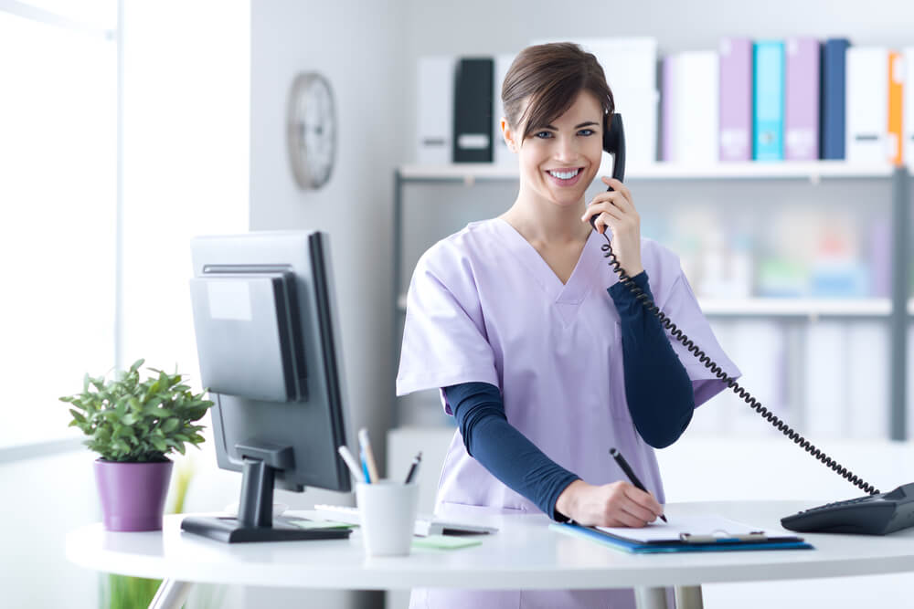 essential qualification for receptionist in hospital