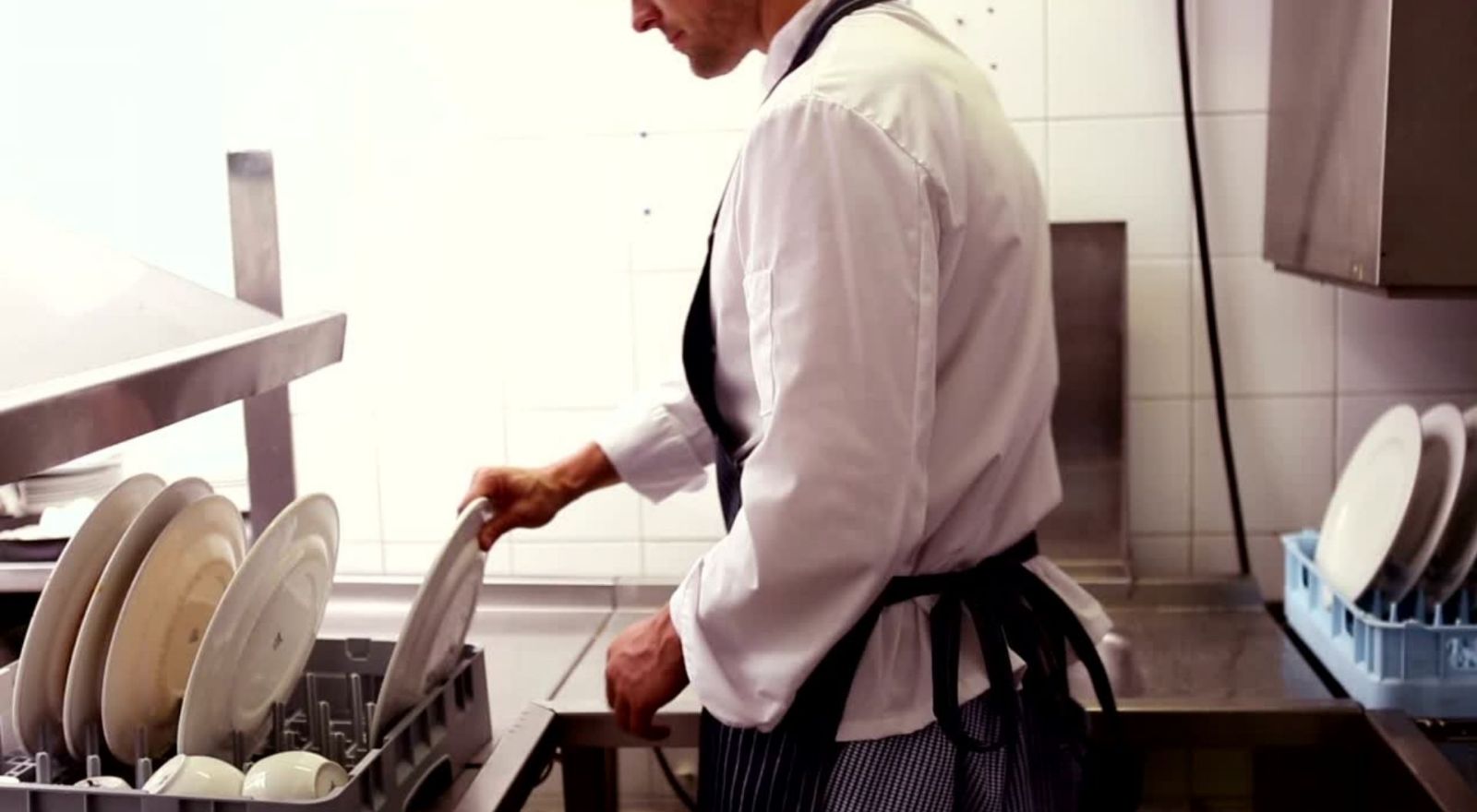 Comprehensive kitchen stewarding job description :key responsibilities and skills require